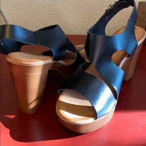 BRAND NEW! Eric Michael sandals
